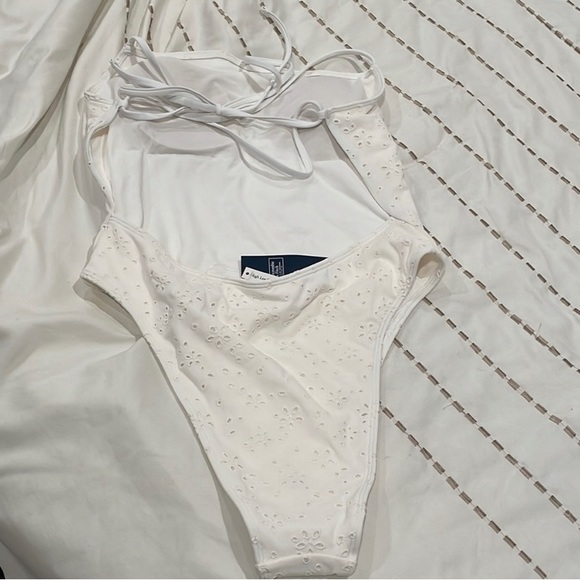 Abercrombie & Fitch black and white (NOT SAME COLOR AS PICTURE) one piece swim - Picture 5 of 5